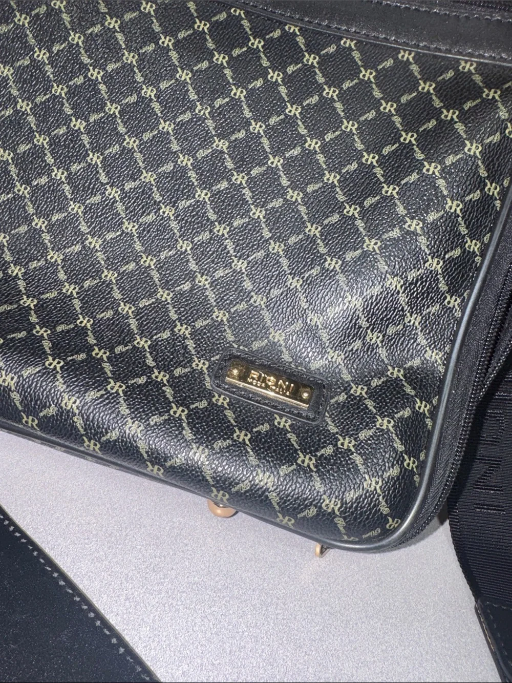 Rioni Signature (Black) Jetsetter's briefcase